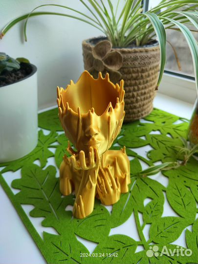 Статуэтка кашпо для цветов