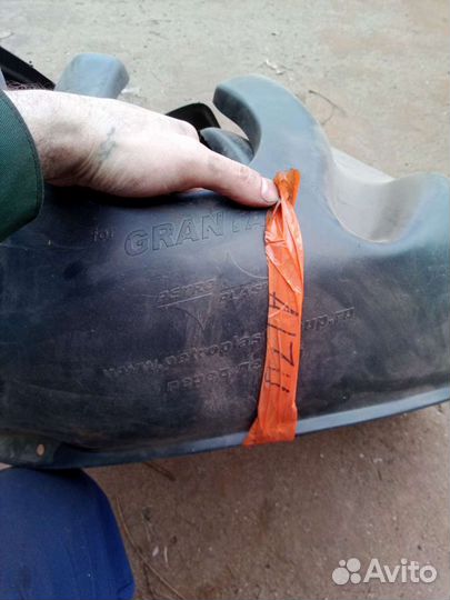 Подкрылки левый, правый