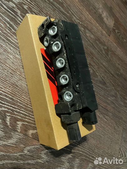 Блок клапанов пневмоподвески Mercedes W220