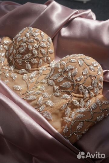 Ручная вышивка на одежде