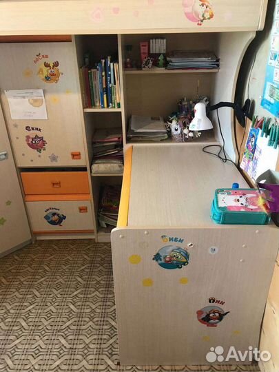 Двухъярусная кровать со столом и матрасом бу