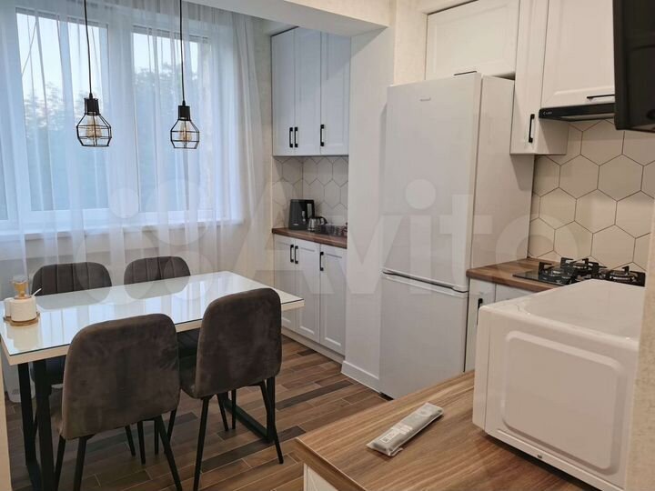 2-к. квартира, 54 м², 3/6 эт.
