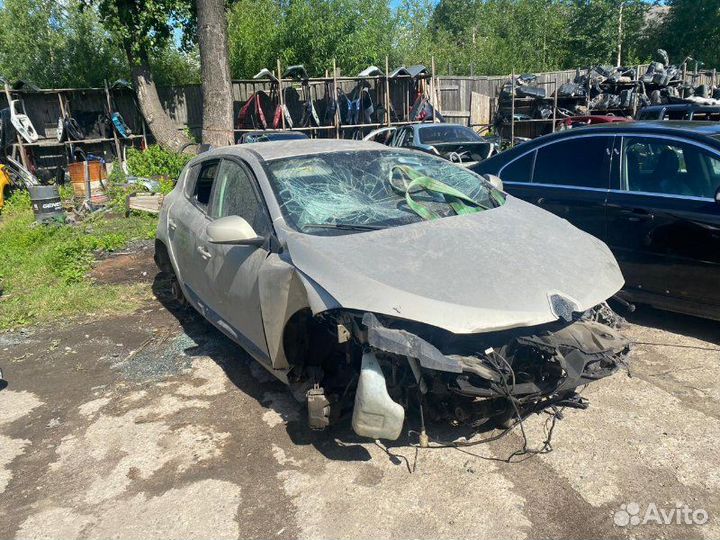 В разборе Renault Megane III 1.6 K4M839 АКПП 2011