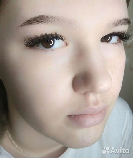 Наращивание ресниц, оформление бровей