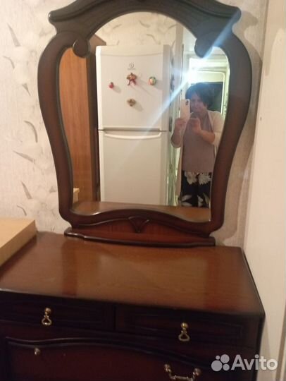 Комод с зеркалом