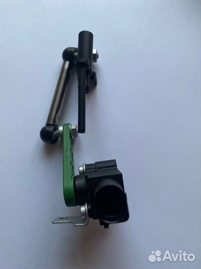 Датчик положения кузова Volkswagen Touareg NF, FL