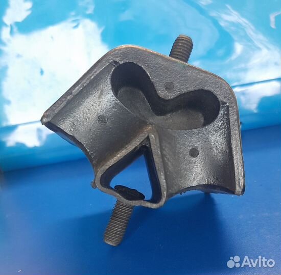 Опора двигателя Audi 80