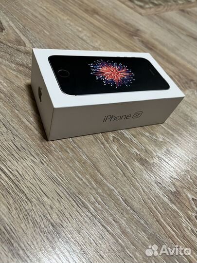 Коробка iPhone SE оригинал