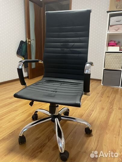 Офисное кресло