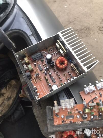 Автомобильный усилитель для сабвуфера активного