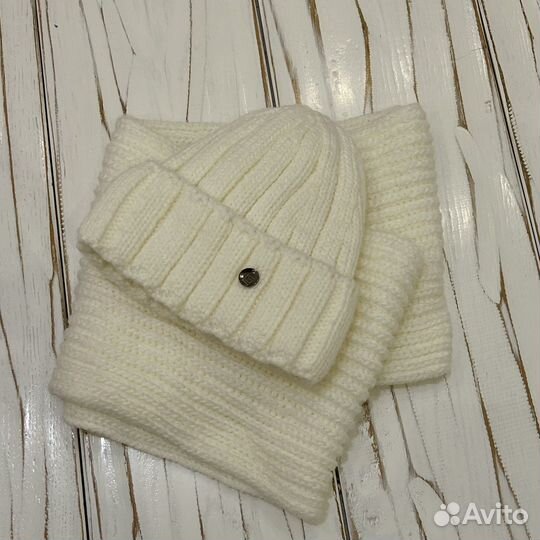 Новая молочная Шапка и шарф комплект