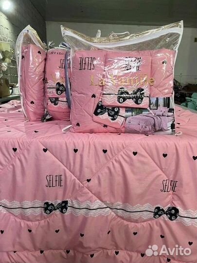 Постельное бельё с одеялом и наволочками