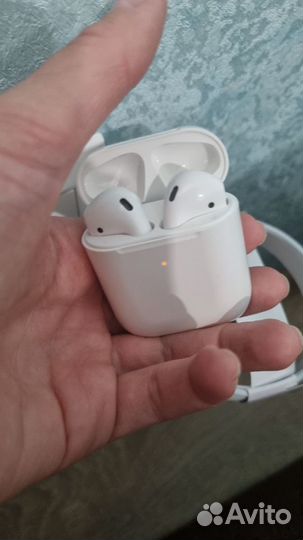 Беспроводные наушники AirPods Apple