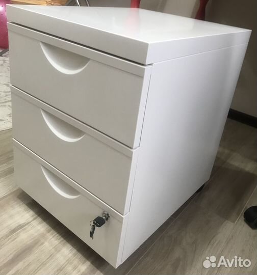 Тумба металлическая на колесах с ключом IKEA