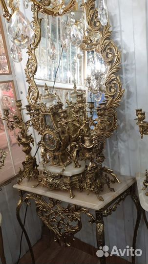 Столик с зеркалом