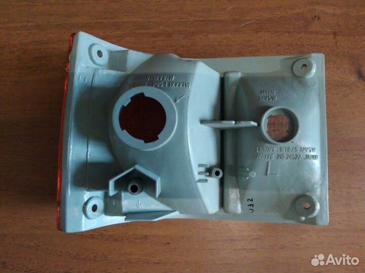 Указатель поворота задний левый Nissan Caravan E24