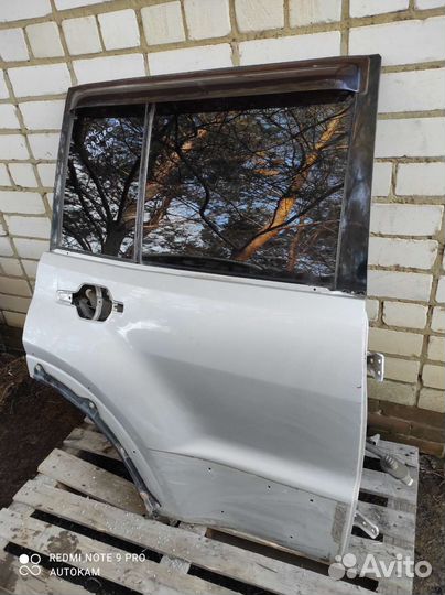 Дверь задняя правая Mitsubishi Pajero 3 рейсталинг
