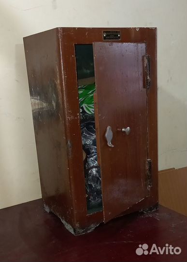 Сейф металлический