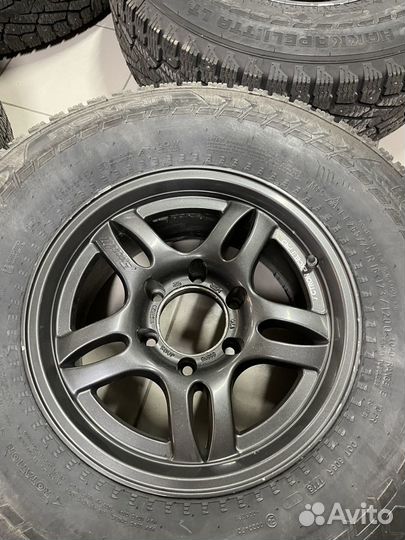 Комлект зимних колёс Nokian 265/75R16 6x139.7 ET20