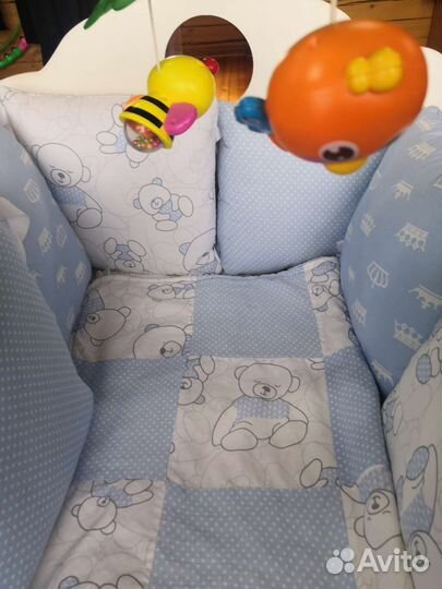 Подушки и одеялко в кроватку