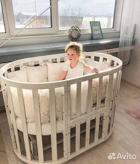 Детская кроватка с универсальным маятником