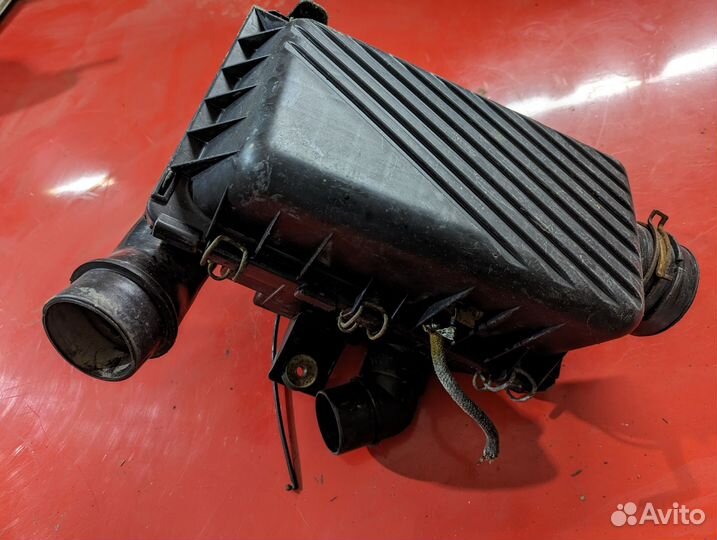 Корпус воздушного фильтра Volkswagen Pointer 1.8