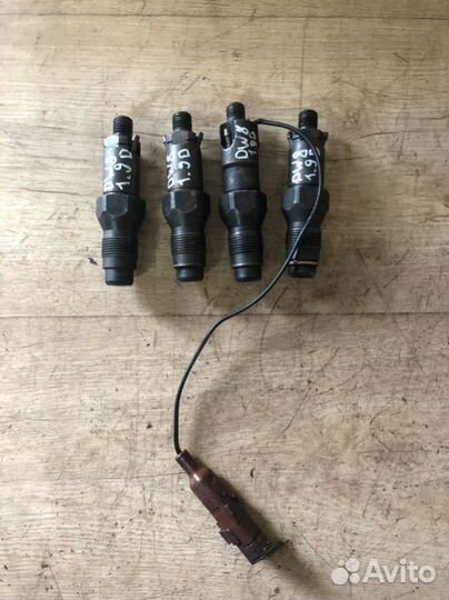 Форсунка peugeot 206 1 1.98 nn