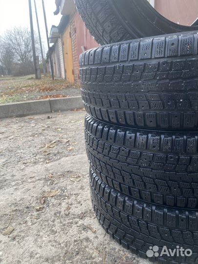 Dunlop SP Winter Ice 01 215/65 R16 102T