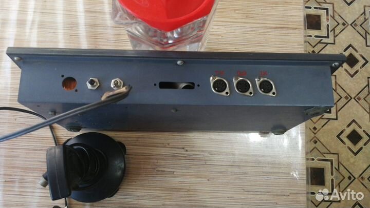 Ретро компьютер с джойстиком