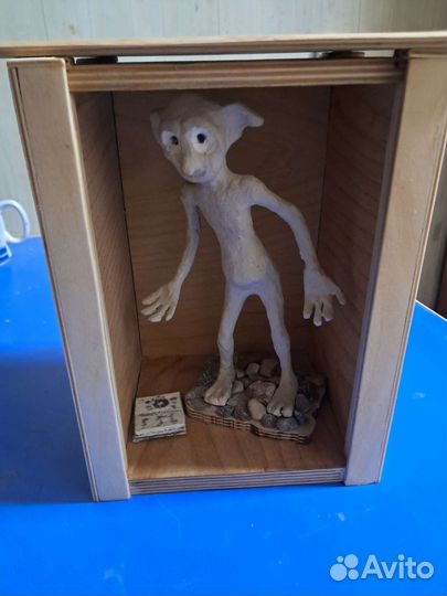 Фигурка Доби в коробке