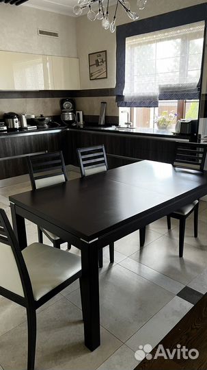 Кухонный стол