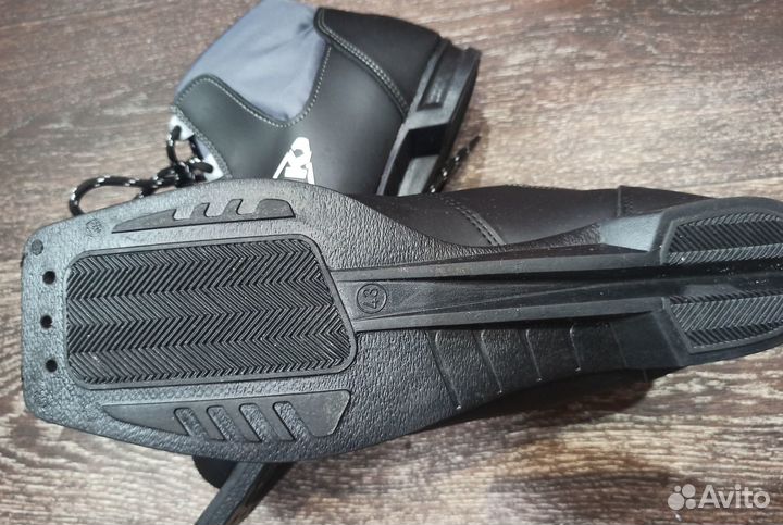 Лыжные ботинки