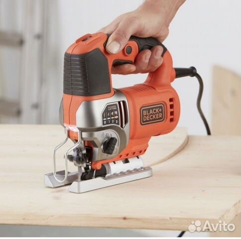 Лобзик электрический Black Decker 650w + ящик