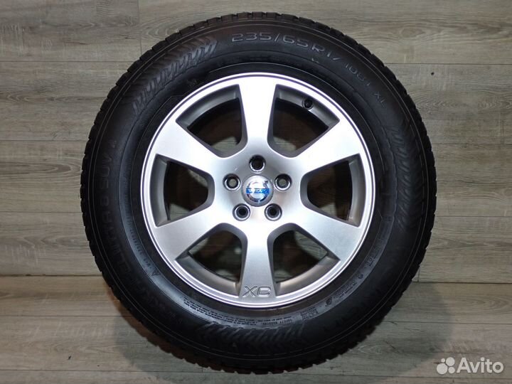 R17 Nokian Tyres Hakkapeliitta 8 SUV 235/65, PCD 5x108 DIA 63.3