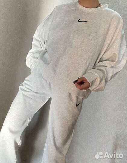 Женский спортивный костюм