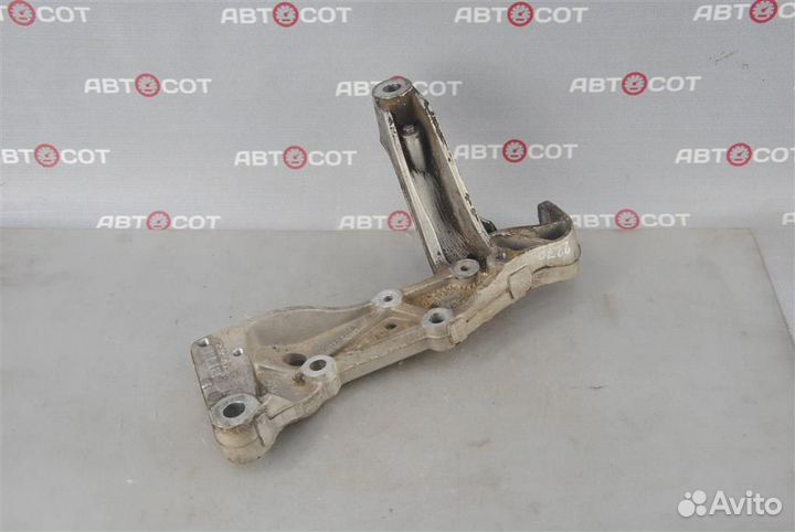 Кронштейн левого рычага передней подвески Audi A