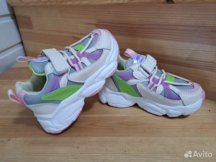 Кроссовки новые р.25
