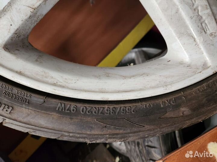 Toyo Proxes 4 235/35 R20 и 255/35 R20