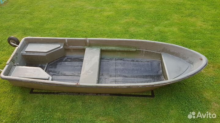 Продаю моторную лодку