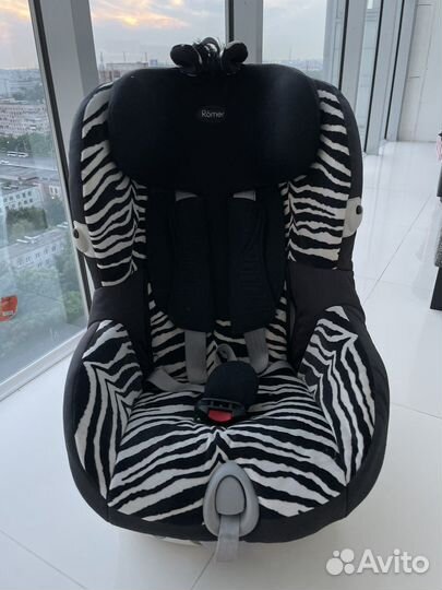 Автокресло britax romer trifix 9-18 Зебра
