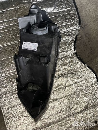 Фара правая Polo 2011 оригинал