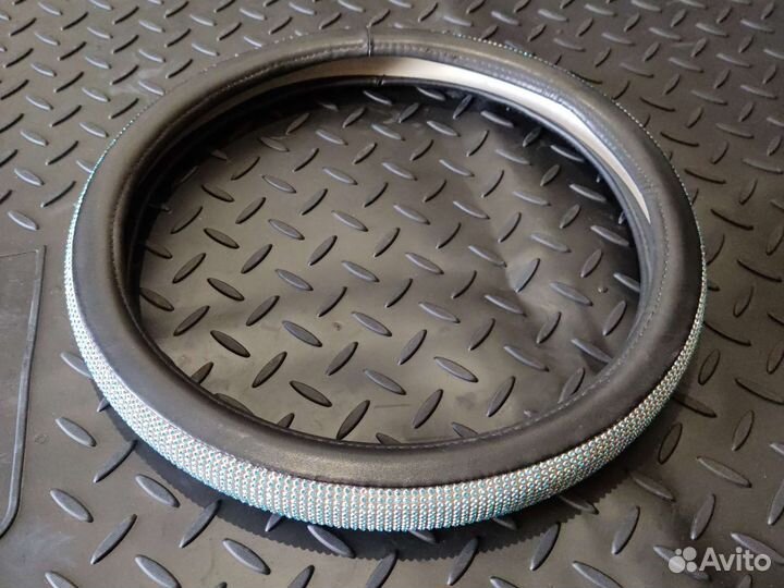 Оплетка на руль со стразами