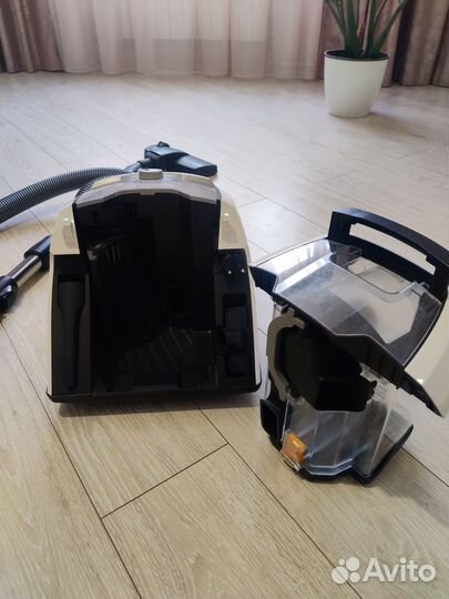 Пылесос с контейнером для пыли Miele Blizzard CX1