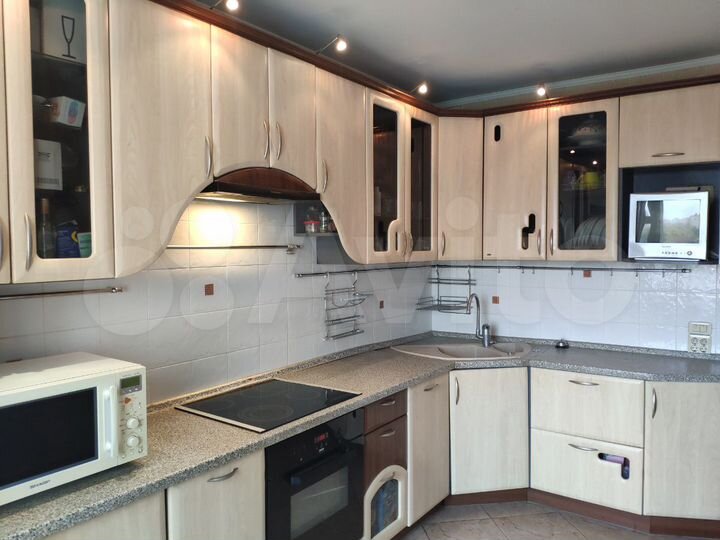 3-к. квартира, 110 м², 8/17 эт.