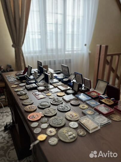 Настольная медаль