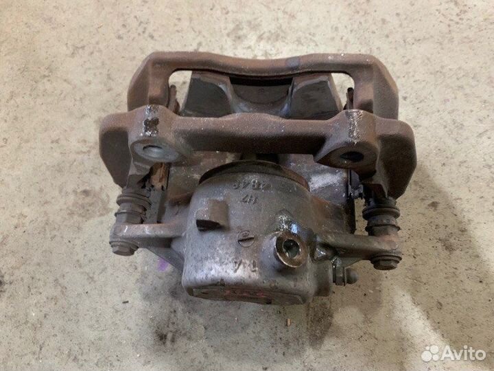 Суппорт передний правый Mercedes-Benz C-Class W204