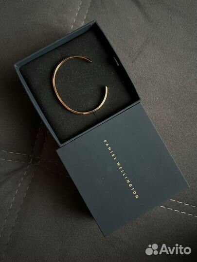Открытый браслет Daniel Wellington