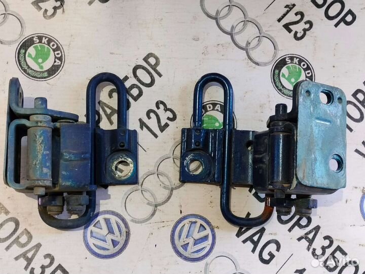 Петля двери Шкода Октавия тур А4