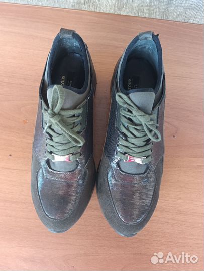 Кроссовки женские новые