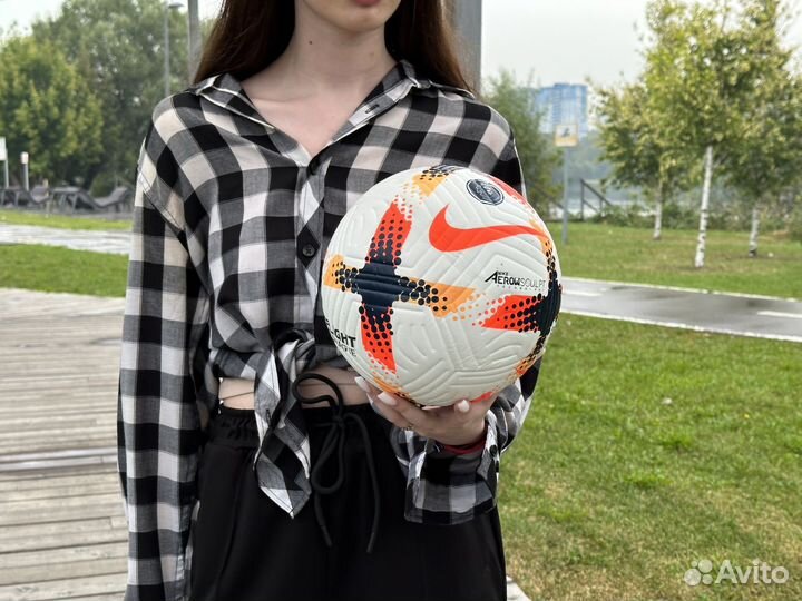Профессиональный футбольный мяч nike размер 4
